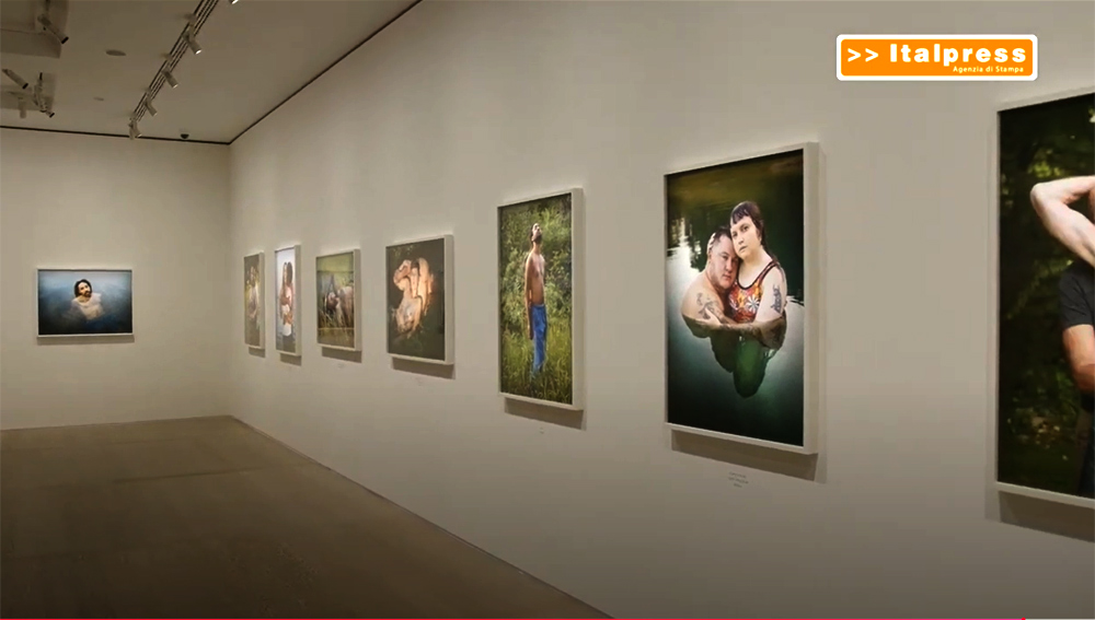 Jess T. Dugan: Look at me like you love me at Gallerie d’Italia in Italy